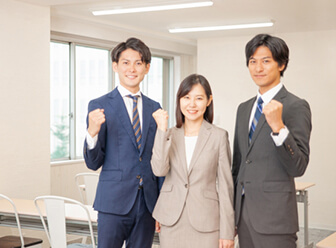 まなびオンのお知らせ画面を見ている様子